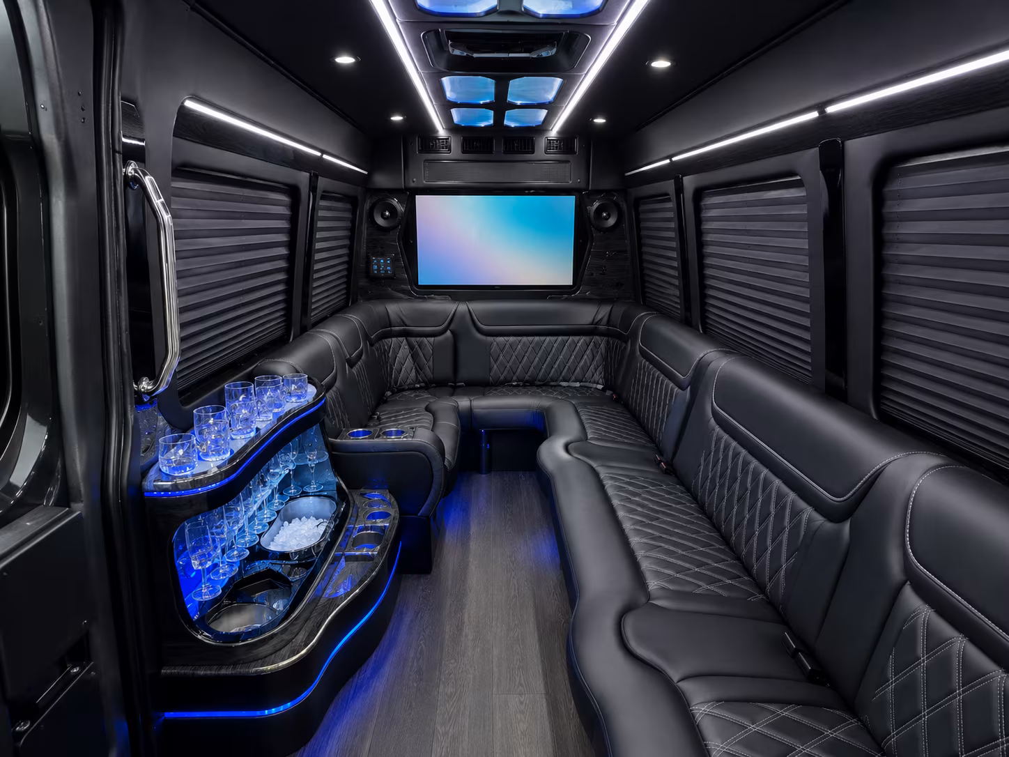 quincy 18 passenger party bus